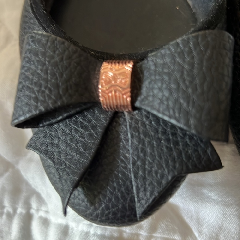 Ted Baker Black Bow Loafers flat shoes- it run small 71/2 or 7 - Picture 2 of 5